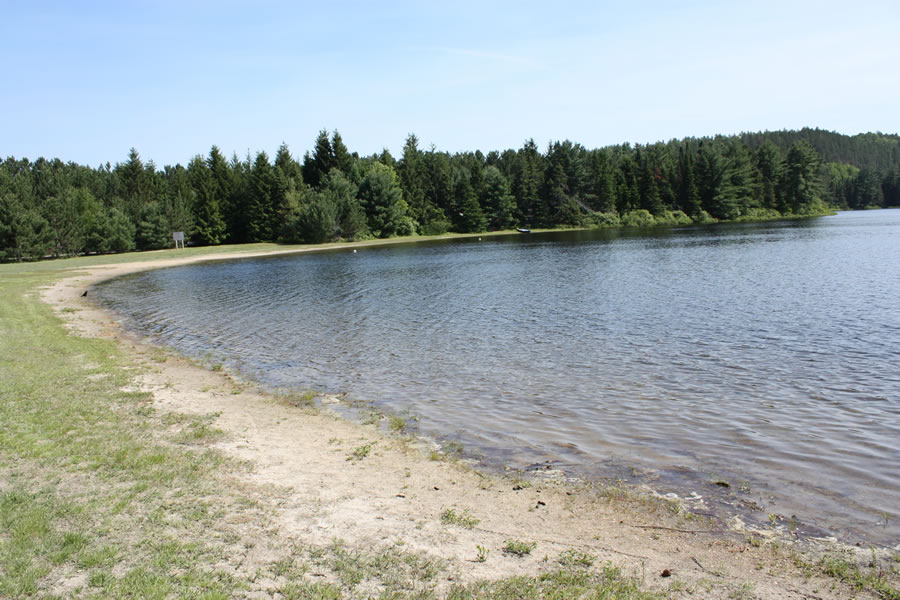 Mew Lake beach on a sunny day